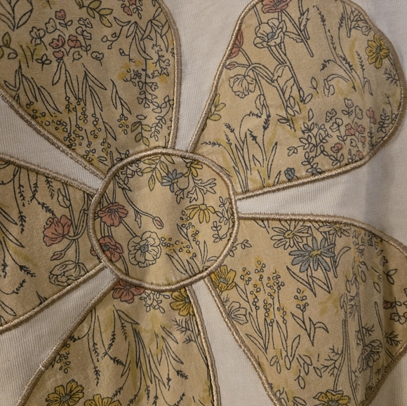 Womens Easel Flower Quilt Patch Top in Khaki Sm Fit  Lg Oversized New - Picture 7 of 9